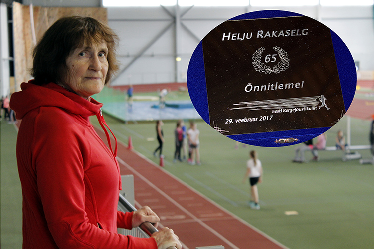 Helju Rakaselg ja Eesti Kergejõustiku Liidult saadud õnnitlus. Taamal Helju sporditüdrukud. Foto: AIGAR NAGEL