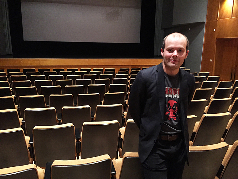 Võru Kandle kinojuht Kris Kelp eile kinosaalis. Foto: KADI ANNOM