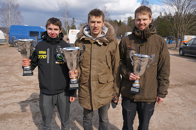Sandman 2017 esikolmiku vallutas Sõmerpalu motoklubi. Vasakult Jan Jakobson, Aigar Leok ja Martin Leok.	 Fotod: ERAKOGU