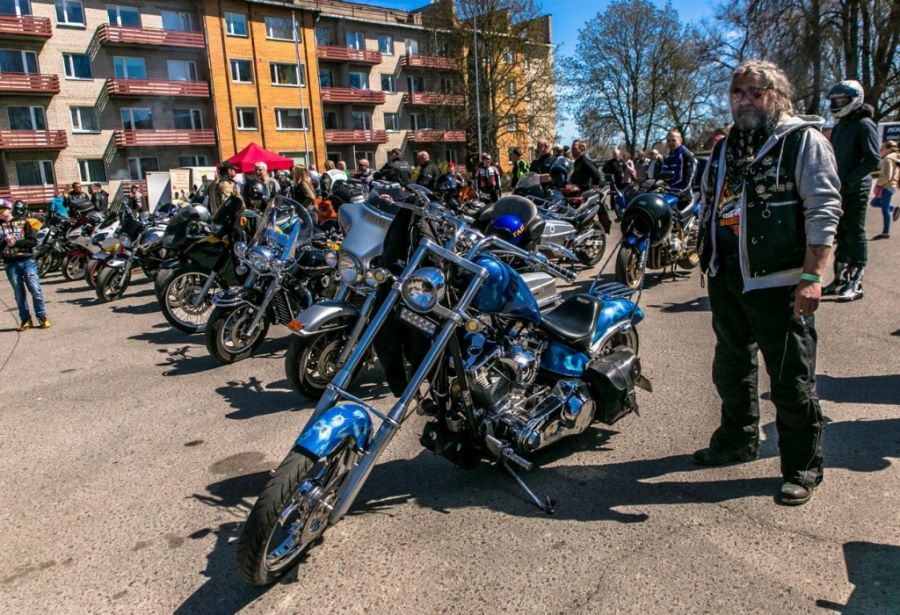 Erki Evestus 13. mail Võrus Vabaduse platsil mootorratturite kevadpäevade kogunemisel. Fotod: ANDREI JAVNAŠAN