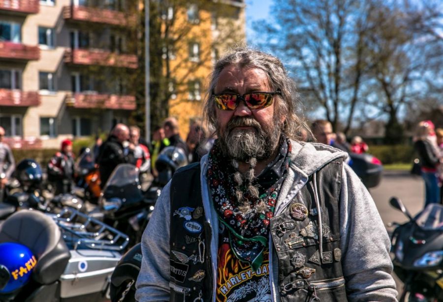 Erki Evestus 13. mail Võrus Vabaduse platsil mootorratturite kevadpäevade kogunemisel. Fotod: ANDREI JAVNAŠAN