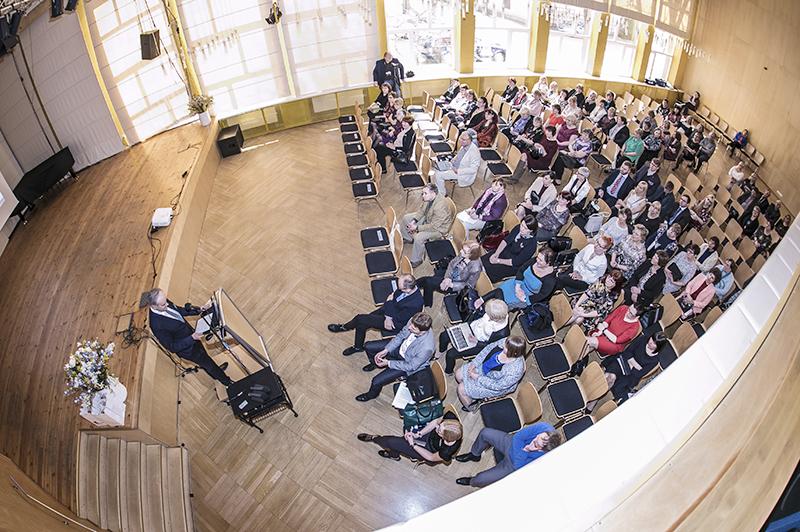 Konverentsi avas Lõuna-Eesti haigla juht Arvi Vask.  Foto: ANDREI JAVNAŠAN