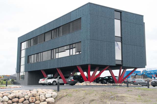 Puidufirma Barrus jätkab investeeringuid eelmiste aastate tempos, mõned nädalad tagasi koliti sisse uude kontorihoonesse. Fotod: TOMI SALUVEER