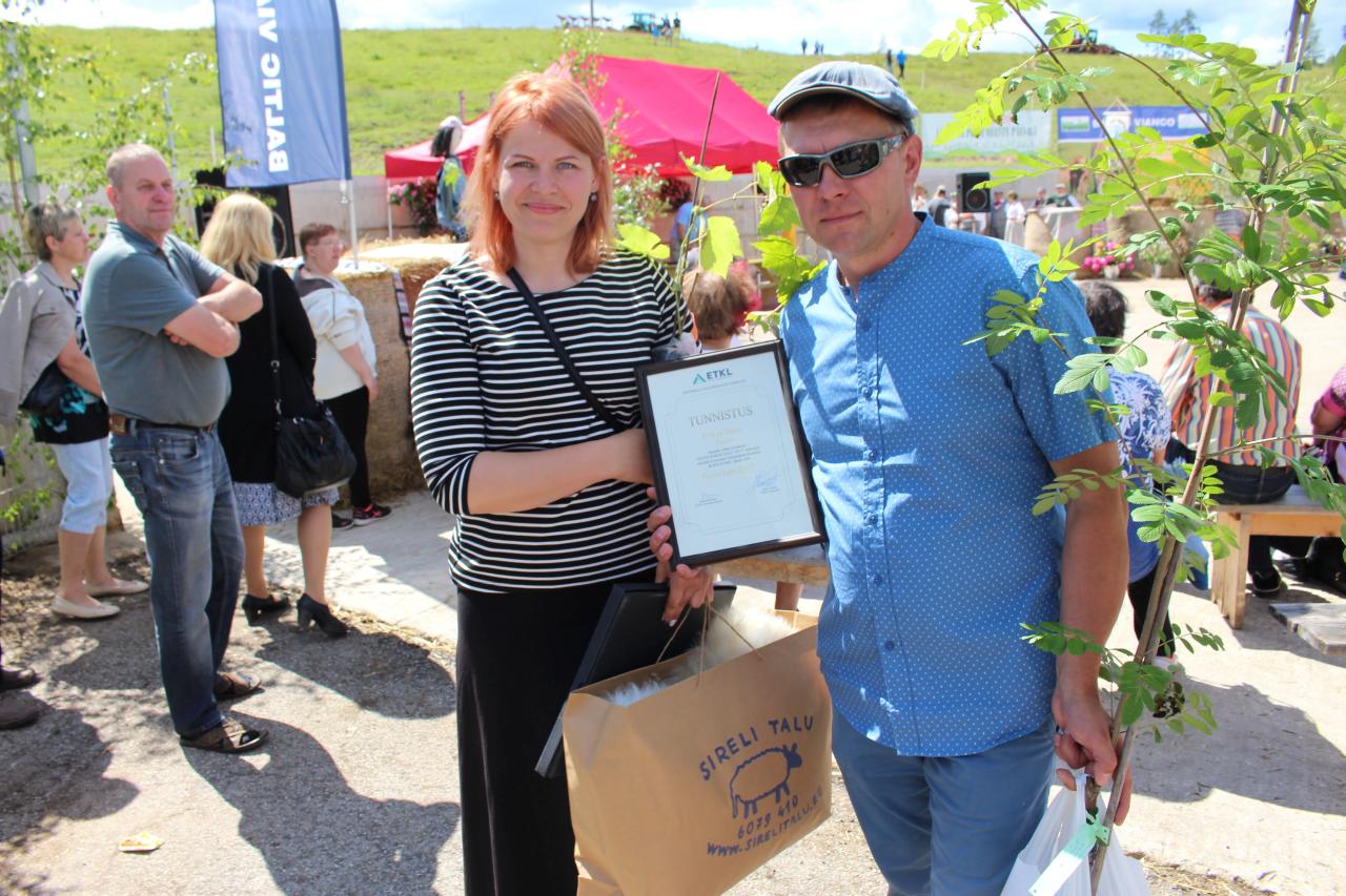 Aasta parima talu ja aasta parima tootmistalu tiitel tuli Võrumaal Sännas elavale Eva ja Taivo Tuusisele. Foto TOMI SALUVEER