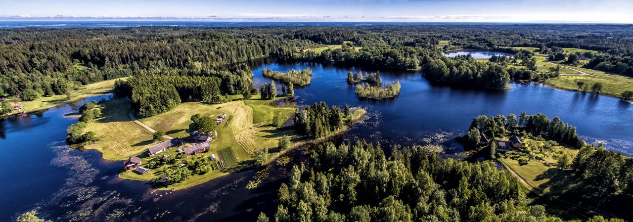 Kavadi – maalilisemat saarekeste ja poolsaarekestega järve annab otsida. See järv ei meelita ainult kalamehi ja turiste, vaid ka armunuid. Seda ei saagi hinnata, mida see järv endas kannab ja edasi annab. Fotod: ANDREI JAVNAŠAN