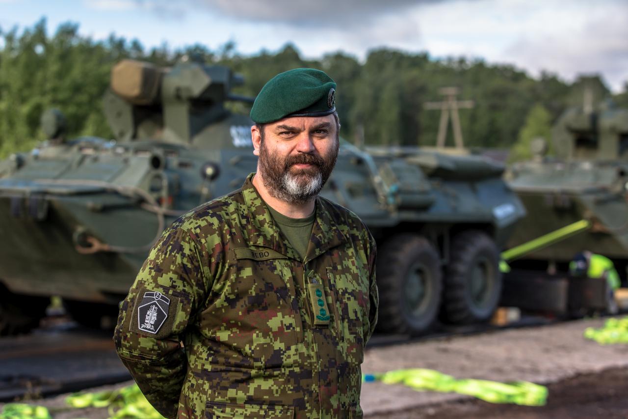 Kolonel Eero Rebo üleeile hommikul Võru raudteejaamas. Foto: ANDREI JAVNAŠAN