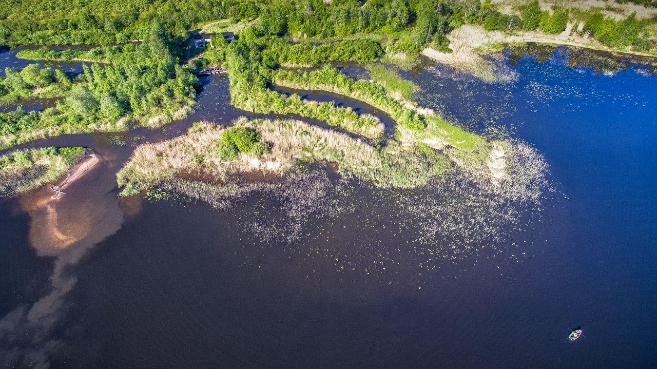 Vagula on suur järv isegi Eesti mastaabis, kuid vaevalt oleksite seda pilti vaadates korraga ära öelnud, et see on Vagula. Mõtted kipuvad vägisi liikuma selles suunas, et tegu on mingi jõedeltaga näiteks. Fotod: ANDREI JAVNAŠAN/Võrumaa Teataja