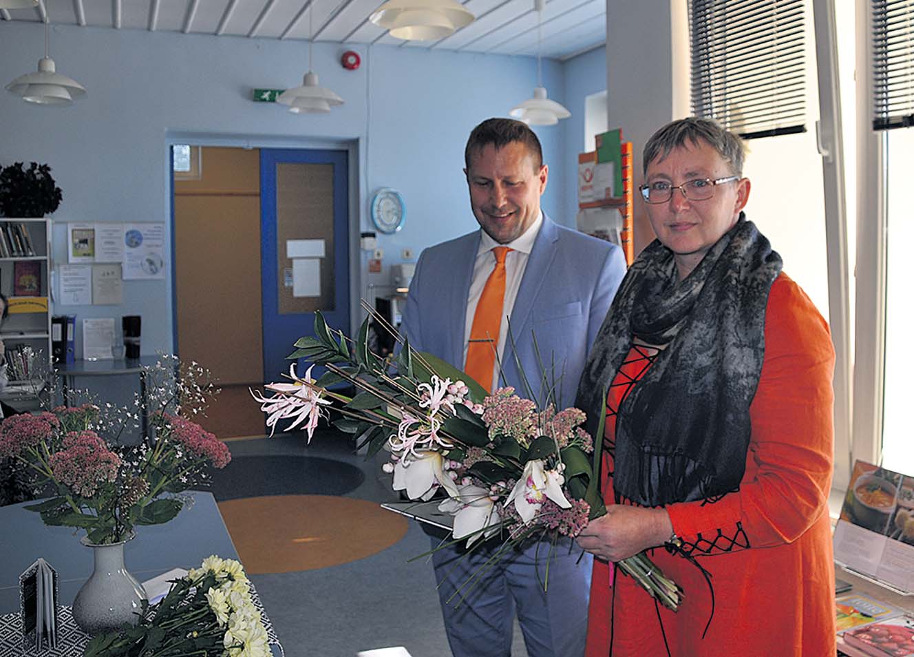 2017. aasta Bernard Kangro preemia laureaadile Lea Mändmetsale andis autasu üle Võru maavanem Andres Kõiv. Foto: AIGI PALL