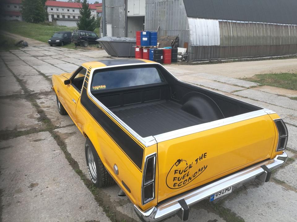 FOTOL: Meie töökad käed on taas hakkama saanud tõelise legendi taastamisega – Ford Ranchero veokast on saanud uueväärse ilme tänu Polyurea kattematerjalile. Tänu Polyurea-le andsime kastile erakordse tugevuse ning veepidavuse. Autole sai teostatud liivapritsitööd, keevitustööd ja katsime liitekohad kerehermeetikuga. Sellega andsime kastile esindusliku väljanägemise ning tänu korralikule eeltööle kestab see kast pikki aastaid murevabana. Huvilistele on auto nähtaval 22.-24. septembril Tartus aset leidval Motoshow 2017-l. Head uudistamist! FOTO: Polyterm Facebook