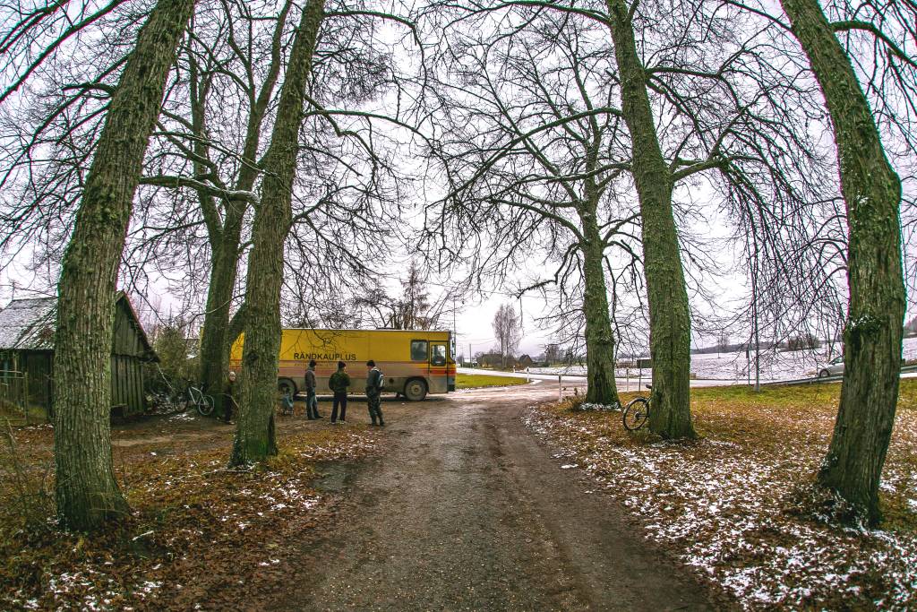 Ratastel pood on hädavajalik esmatarbekaupadega varustaja väikestes, enamasti vanuritest koosneva rahvastikuga külades. Fotod: ANDREI JAVNAŠAN/Võrumaa Teataja
