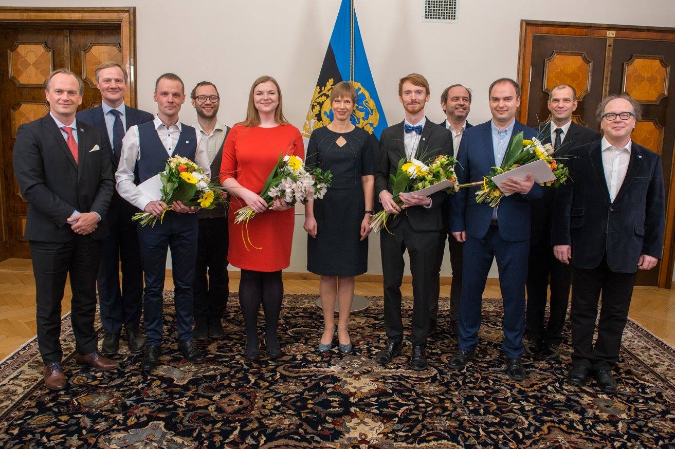 Ühispilt laureaatide, kultuurirahastu liikmete ja rahastajatega.  Foto Raigo Pajula