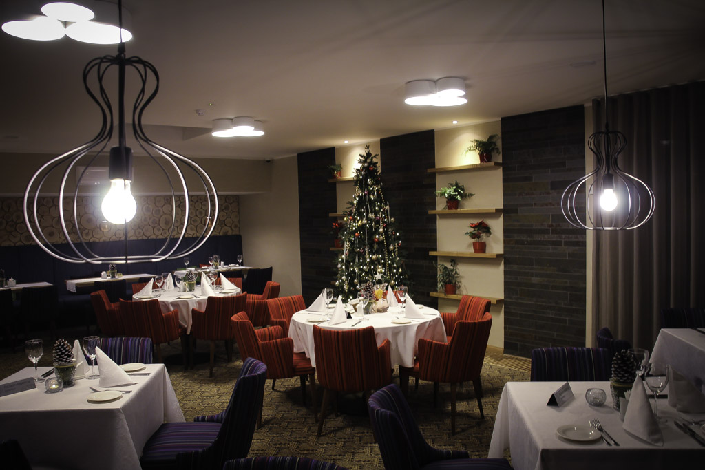 Vast valminud restoran, mis nüüd mahutab ilusasti ära kõik hotelli külastajad. Järgmisena on plaanis ette võtta parkla laiendamine. FOTO: Aigar Nagel