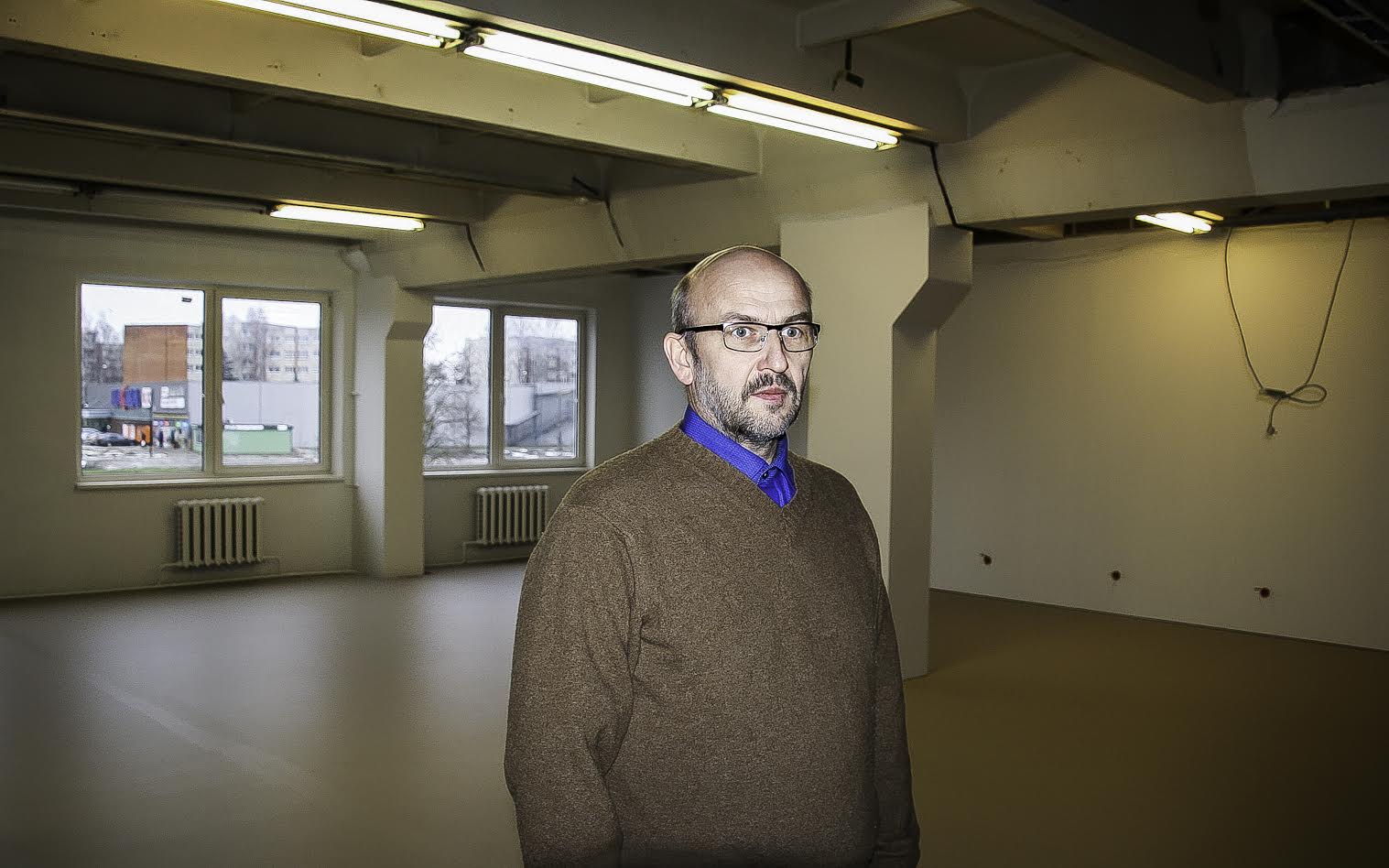 Võru Polari juht Vello Vijard eile uues avaras müügisaalis.