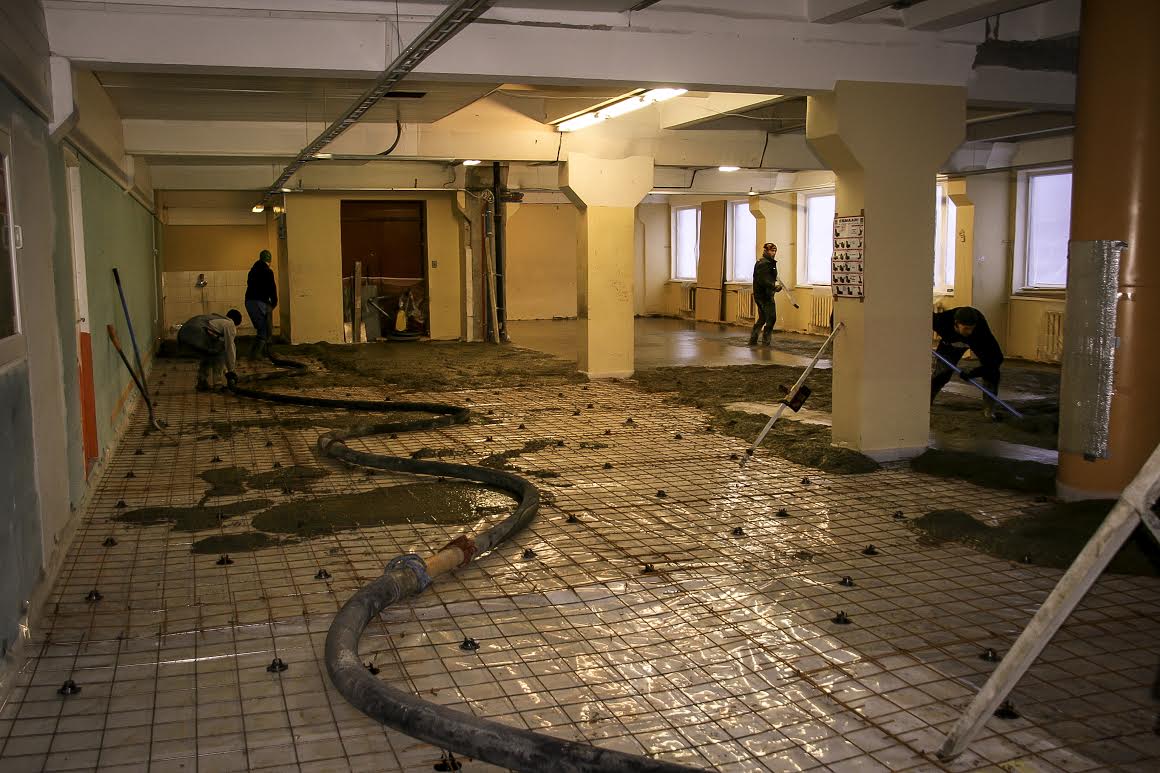 15. detsembril 2017. aastal pumbati trükikoja Võru Täht ajalehetrükkimise saal betooni täis. Enne seda olid trükimasinad rännanud vanarauda. Fotod: VÕRUMAA TEATAJA