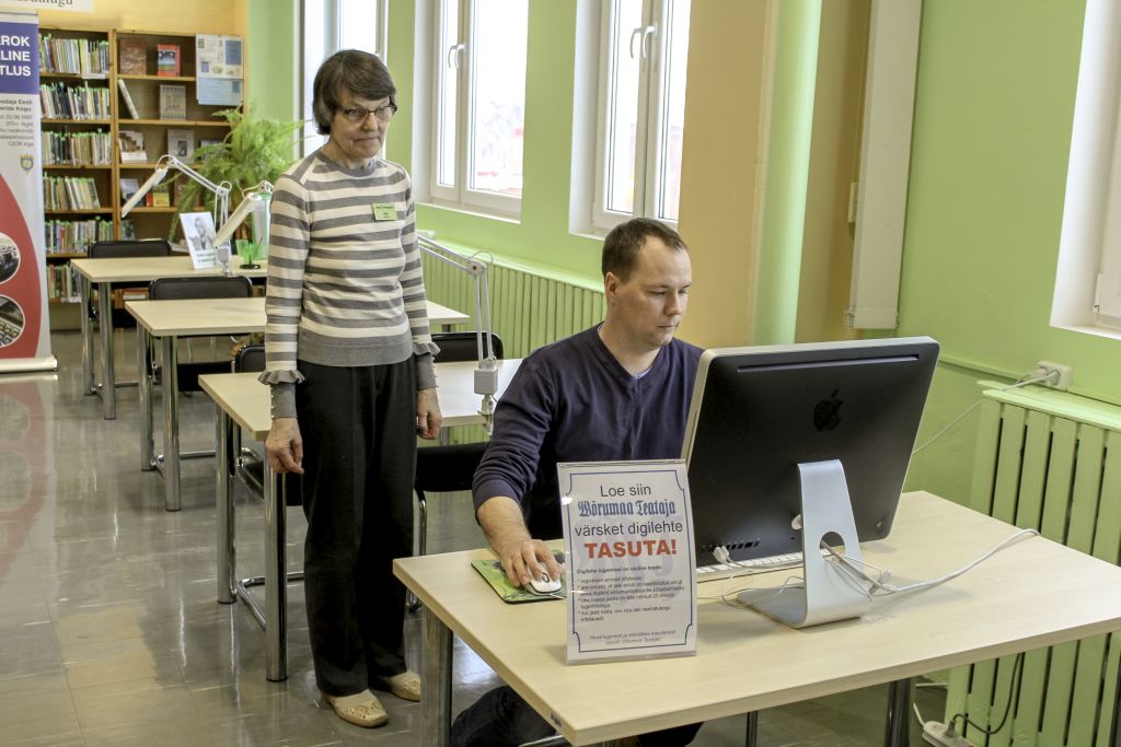 Keskraamatukogu lugemissaali bibliograaf Aili Järv jälgib, kuidas Võrumaa Teataja veebitoimetaja avardab arvuti lugemisvõimalusi. Tasuta digilehe lugemise võimalust on kasutanud 1730 lugemissaali külastajat. Eriti nõutud on digileht nendel hommikutel, kui Eesti Post hilineb.
