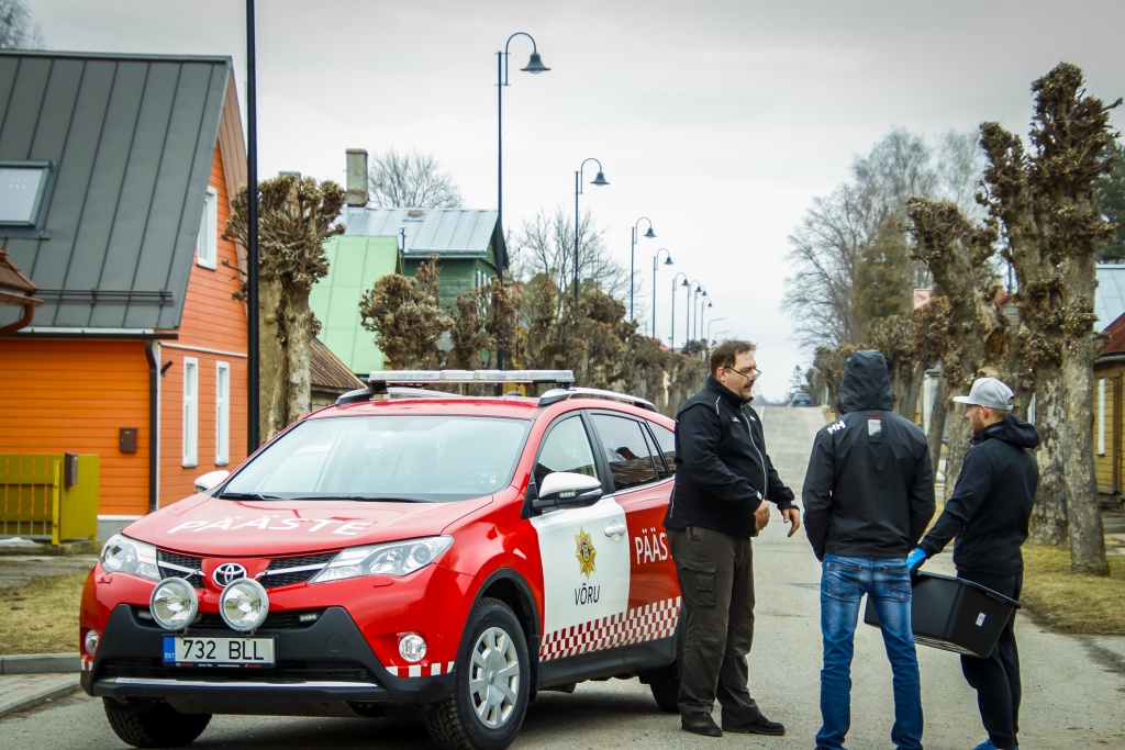 04.04.2018 Tamula järv Varasemad kogemused näitavad, et kevadel jää sulamisega esineb eeskätt probleeme kaluritega, kes päästjate keeldu eirama kipuvad. FOTOD: Aigar Nagel 04.04.2018 Tamula järv Varasemad kogemused näitavad, et kevadel jää sulamisega esineb eeskätt probleeme kaluritega, kes päästjate keeldu eirama kipuvad. FOTOD: Aigar Nagel