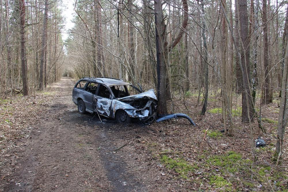 Laupäeva varahommikul toimus Läänemaal Kadarbiku külas liiklusõnnetus, autos viibinud kaks alaealist pääsesid vigastusteta. Laupäeva varahommikul toimus Läänemaal Kadarbiku külas liiklusõnnetus, autos viibinud kaks alaealist pääsesid vigastusteta.