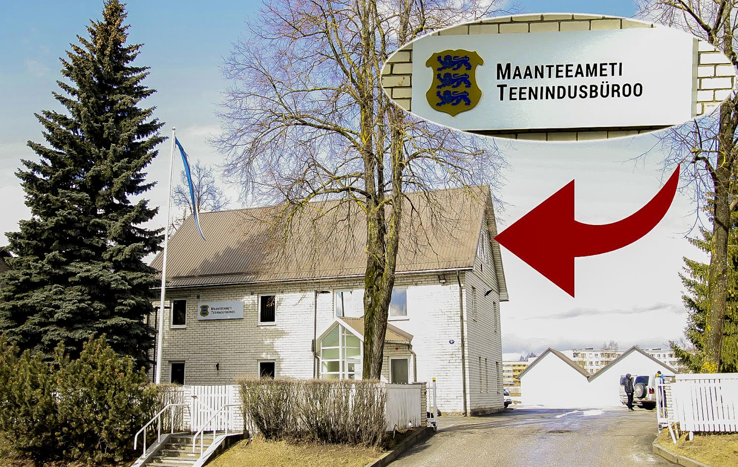 Kõige kiirem on sõiduki registreerimistunnistuse ümbervahetamine e-teeninduse kaudu. Tartu teenindusbüroo Võru juhtivspetsialisti ja Põlva büroo esindaja Ago Avansi sõnul on passi vahetamine kolme hiirekliki kaugusel. Uue tehnilise passi saab tellida postiga koju või minna endale lähimasse büroosse. Lõuna regiooni Võru teenindusbüroo asub Räpina mnt 5a ning on avatud esmaspäevast reedeni kella 9–17 ja neljapäeviti kella 9–16. Foto: AIGAR NAGEL Kõige kiirem on sõiduki registreerimistunnistuse ümbervahetamine e-teeninduse kaudu. Tartu teenindusbüroo Võru juhtivspetsialisti ja Põlva büroo esindaja Ago Avansi sõnul on passi vahetamine kolme hiirekliki kaugusel. Uue tehnilise passi saab tellida postiga koju või minna endale lähimasse büroosse. Lõuna regiooni Võru teenindusbüroo asub Räpina mnt 5a ning on avatud esmaspäevast reedeni kella 9–17 ja neljapäeviti kella 9–16. Foto: AIGAR NAGEL