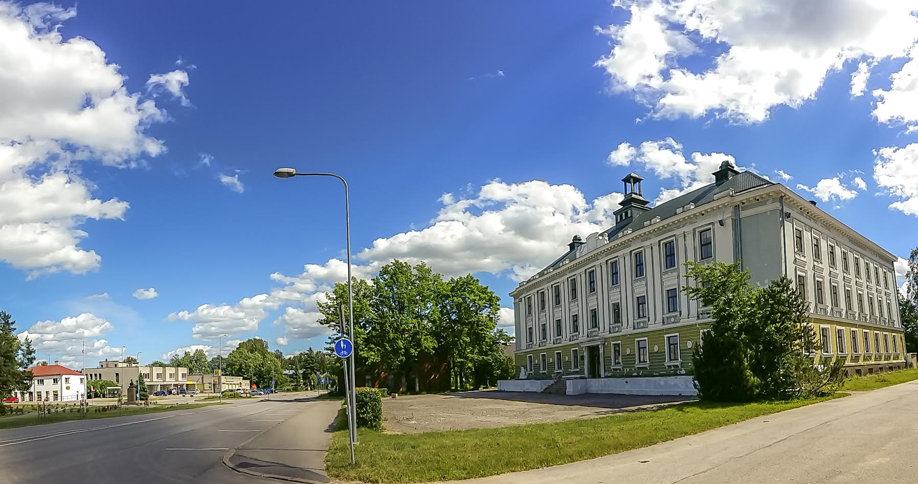 Ühe kohaliku memmekese sõnutsi nägi ta eile, kuidas Võidu tänava uude hooldekodusse koliti voodeid sisse. Foto: AIGAR NAGEL Ühe kohaliku memmekese sõnutsi nägi ta eile, kuidas Võidu tänava uude hooldekodusse koliti voodeid sisse. Foto: AIGAR NAGEL