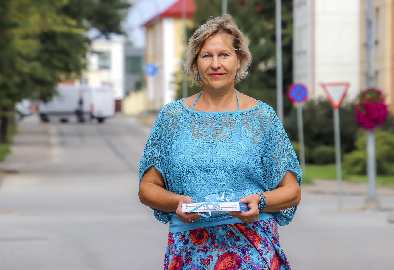Tütar Tiina tellib isa Jaanile lehte juba kaua ning oli valmis ka auhinna vastu võtma, et see isale toimetada. Foto: AIGAR NAGEL Tütar Tiina tellib isa Jaanile lehte juba kaua ning oli valmis ka auhinna vastu võtma, et see isale toimetada. Foto: AIGAR NAGEL