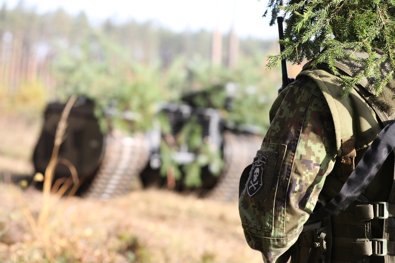 Foto on loole illustreeriv. FOTOL: Kuperjanovi jalaväepataljon katsetab UGV-d. 17.10.2018