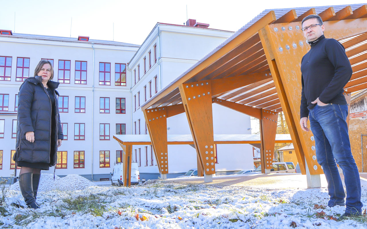 Võru Kesklinna kooli direktor Kaare Lill ja majandusjuhataja Margus Külm. Foto: AIGAR NAGEL Võru Kesklinna kooli direktor Kaare Lill ja majandusjuhataja Margus Külm. Foto: AIGAR NAGEL