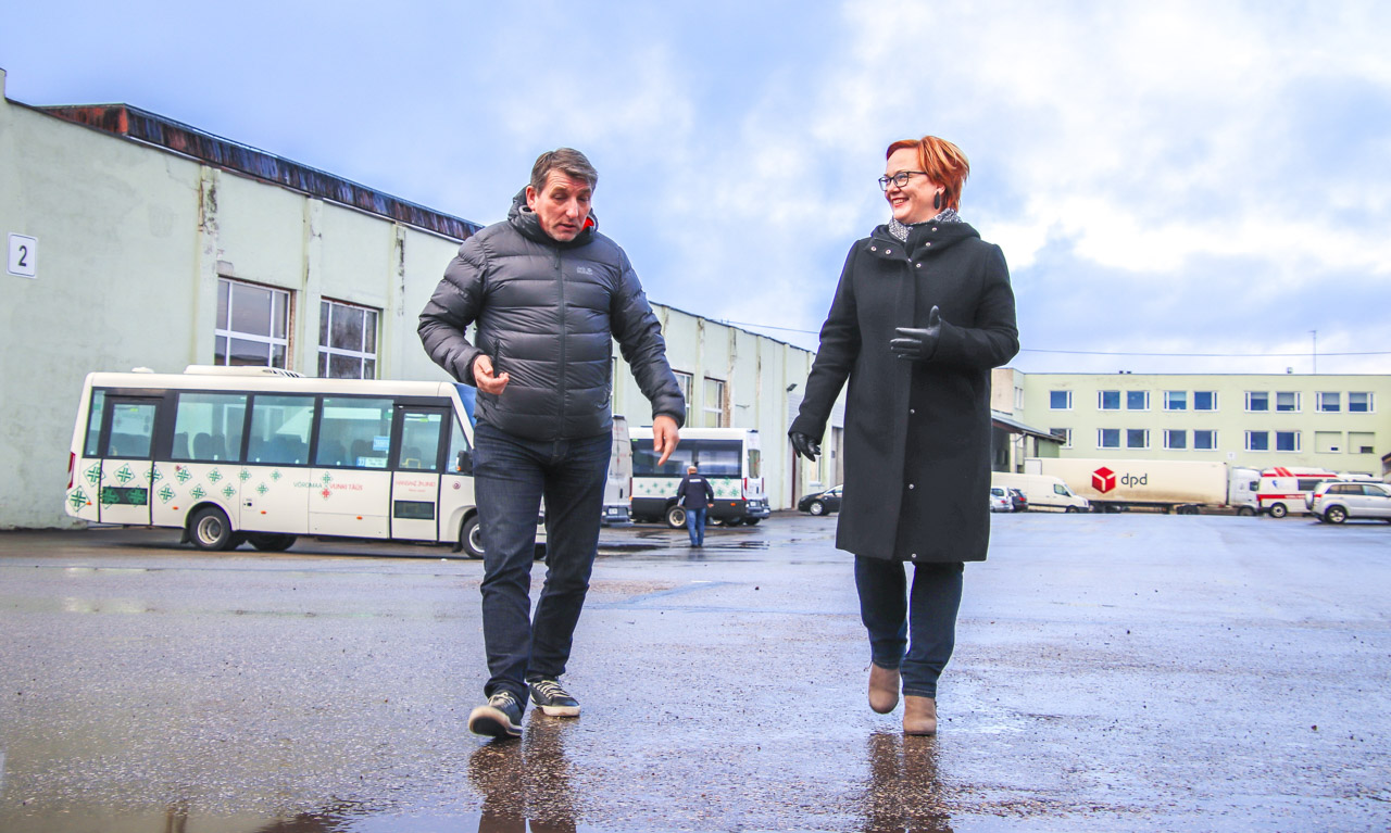 MTÜ Spordiühing Ekstreempark juht Hillar Irves ja Kagu-Eesti innovatsioonikeskuse projektijuht Anita Hoole leiavad koos, et praegu on Räpina maantee tööstuslinnakus sobiv ruumilahendus elamuspargi rajamiseks olemas. Eks aeg näitab, kas see leiab ka kinnitust. Foto: AIGAR NAGEL