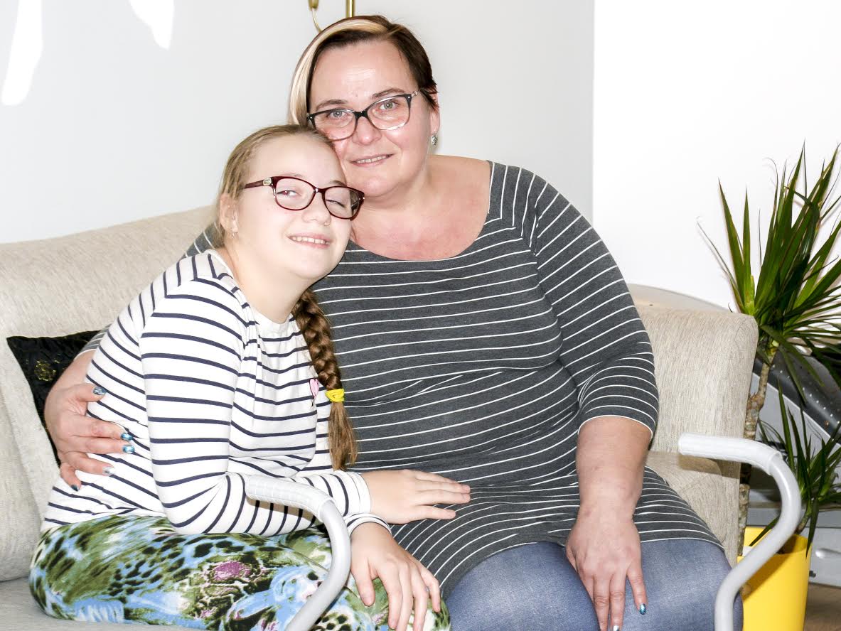11aastane Kelly ja ema Marina saavad omavahel väga hästi läbi ja mõistavad teineteist sõnadeta. Foto: HELERI LAKUR 11aastane Kelly ja ema Marina saavad omavahel väga hästi läbi ja mõistavad teineteist sõnadeta. Foto: HELERI LAKUR