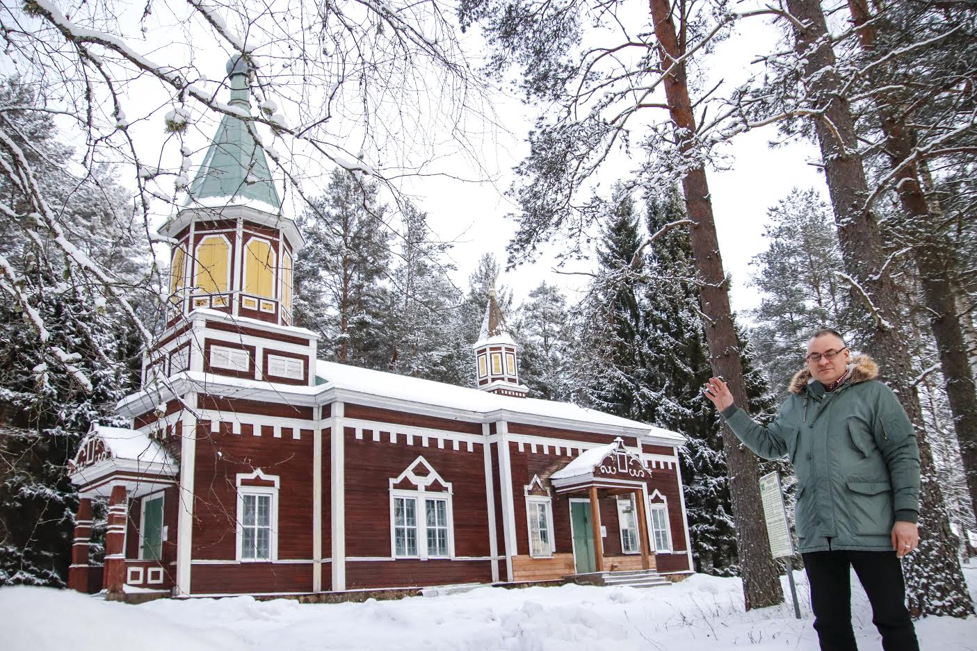 Mõniste-Ritsiku kirik asub Võrumaal Varstu Ritsiku kalmistu kõrval metsavarjus ega hakka möödasõitjaile kohe silma. MTÜ loonud ja kiriku toetuseks raha kogunud Oleg Terepingile on kirik olulisel kohal ning ta veab asja selle nimel, et kirik ei laguneks. Foto: AIGAR NAGEL Mõniste-Ritsiku kirik asub Võrumaal Varstu Ritsiku kalmistu kõrval metsavarjus ega hakka möödasõitjaile kohe silma. MTÜ loonud ja kiriku toetuseks raha kogunud Oleg Terepingile on kirik olulisel kohal ning ta veab asja selle nimel, et kirik ei laguneks. Foto: AIGAR NAGEL
