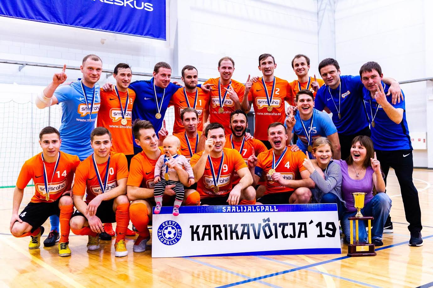 Saalijalgpalli karikavõistluse 2019. aasta võitjavõistkond Viimsi FC Smsraha. Foto: CHRISTER PALU / EJL.