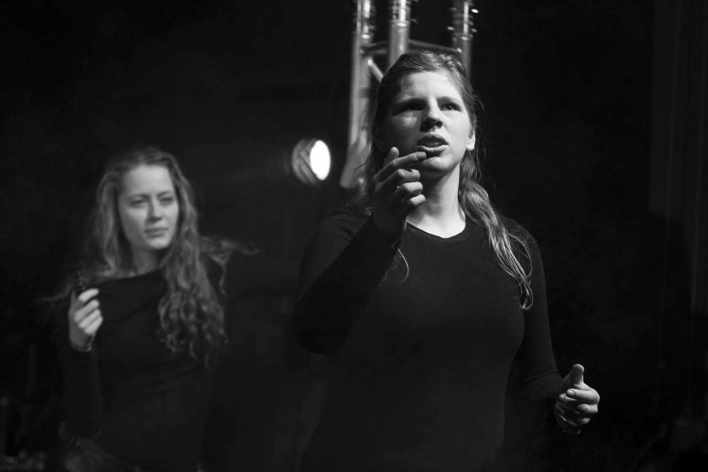 Pilt lavastusest „Dekameron”. Henessi Schmidt ja Silva Pijon (paremal). Foto: MAILIIS LAUR