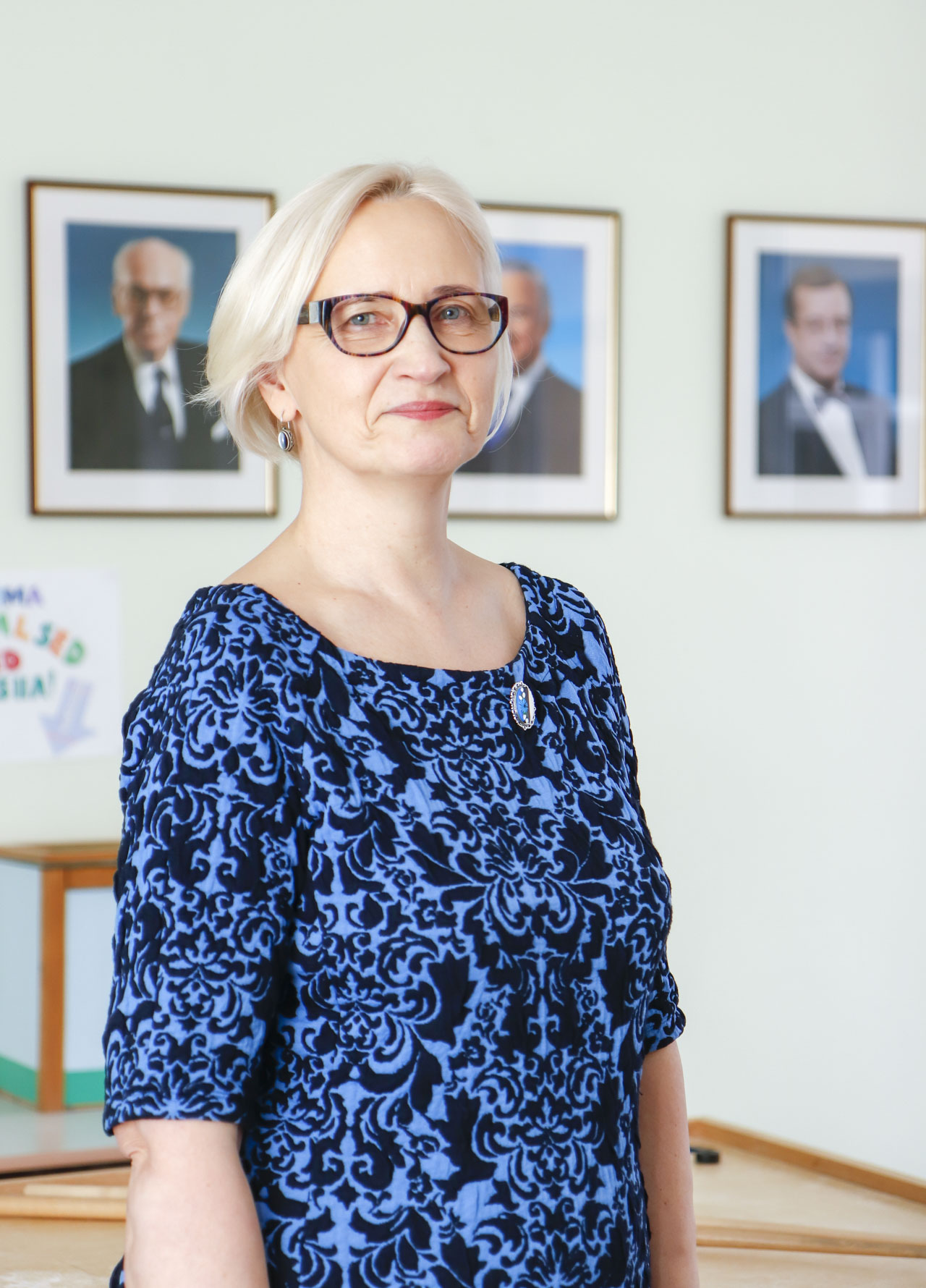 Antsla gümnaasiumi direktorile Katrin Martinfeldile ei meeldi praegune olukord: „Võibolla ei ole keegi süüdi, võib-olla see on olude kokkulangemine,” on koolijuht nördinud. FOTOD: Aigar Nagel Antsla gümnaasiumi direktorile Katrin Martinfeldile ei meeldi praegune olukord: „Võibolla ei ole keegi süüdi, võib-olla see on olude kokkulangemine,” on koolijuht nördinud. FOTOD: Aigar Nagel