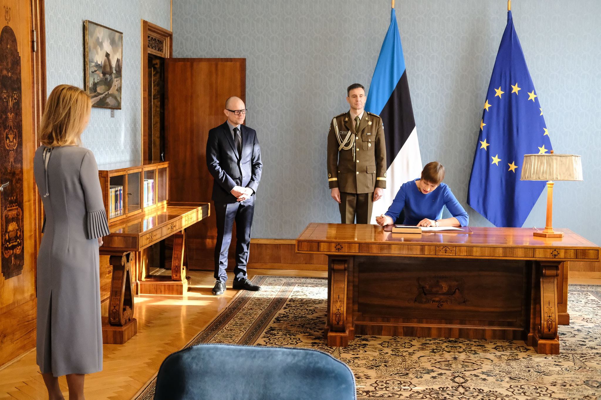 Kersti Kaljulaid: Kirjutasin täna hommikul alla otsusele nimetada peaministrikandidaadiks Kaja Kallas. Riigikogu valimistel enim hääli saanud erakonna esimees peab saama võimaluse teha väärtuspakkumine ning öelda, millest ta peaministrina tahaks seista ja millist Eestit ta tahaks ehitada. Just seepärast tegin täna esimesena ettepaneku moodustada valitsus Reformierakonna esimehele Kaja Kallasele.
