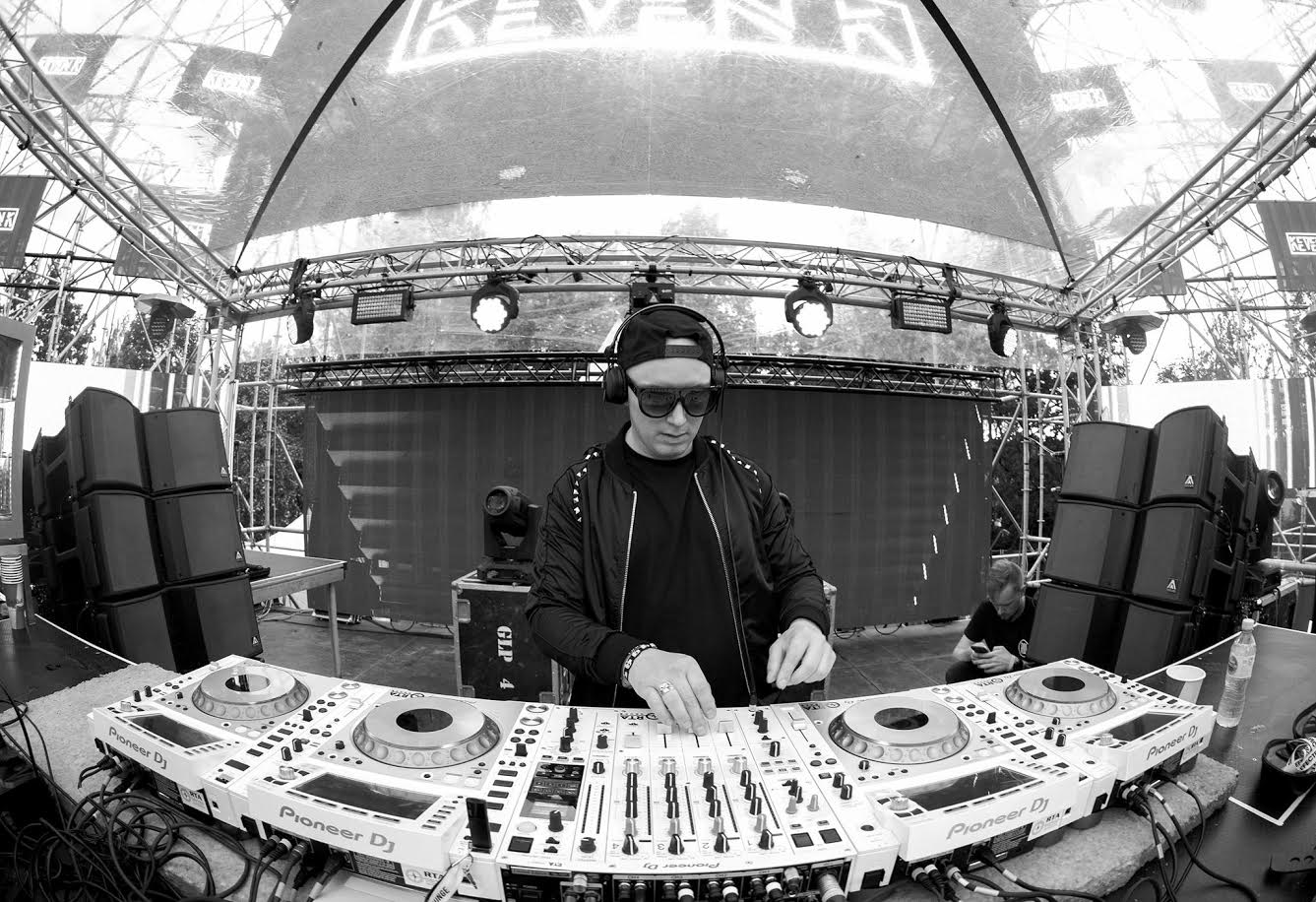 Keven Kaur esinemas Leedu suurima klubimuusikafestivali Radistai Village 2018 pealaval. Võrust pärit DJ mängis samal üritusel ka 2017. aastal ning samuti pealaval koos maailmakuulsate DJdega. Foto: JAKOB MEIER Keven Kaur esinemas Leedu suurima klubimuusikafestivali Radistai Village 2018 pealaval. Võrust pärit DJ mängis samal üritusel ka 2017. aastal ning samuti pealaval koos maailmakuulsate DJdega. Foto: JAKOB MEIER