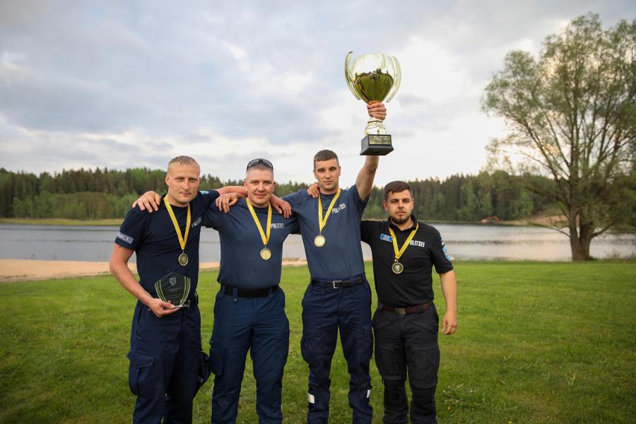 Politsei kutsemeisterlikkuse võistluse võitis Kagu jaoskonna esimene võistkond koosseisus Erko Sibul, Dmitri Kulaga, Kevin Keerov ja Jaak Kamber. Foto: PPA