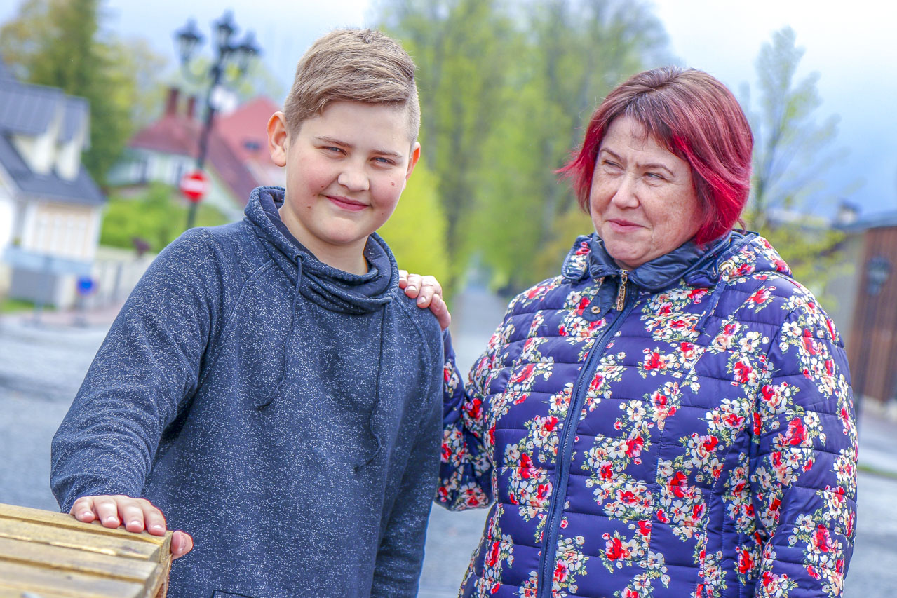 Ester Parts naudib kõikide laste ja lastelastega koos olemist. Pildil on ta koos pojapoja, 12aastase Andriga. Foto: AIGAR NAGEL