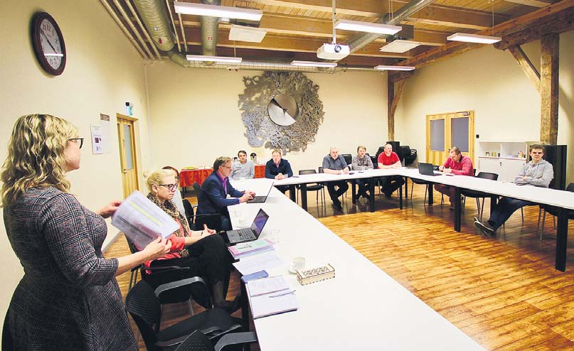 Kagu-Eesti puiduklastri 13. mai avatud koosolek Tsentris. Pildil vasakul klastri arendusjuht Hille Lillemägi. Foto: KALEV ANNOM