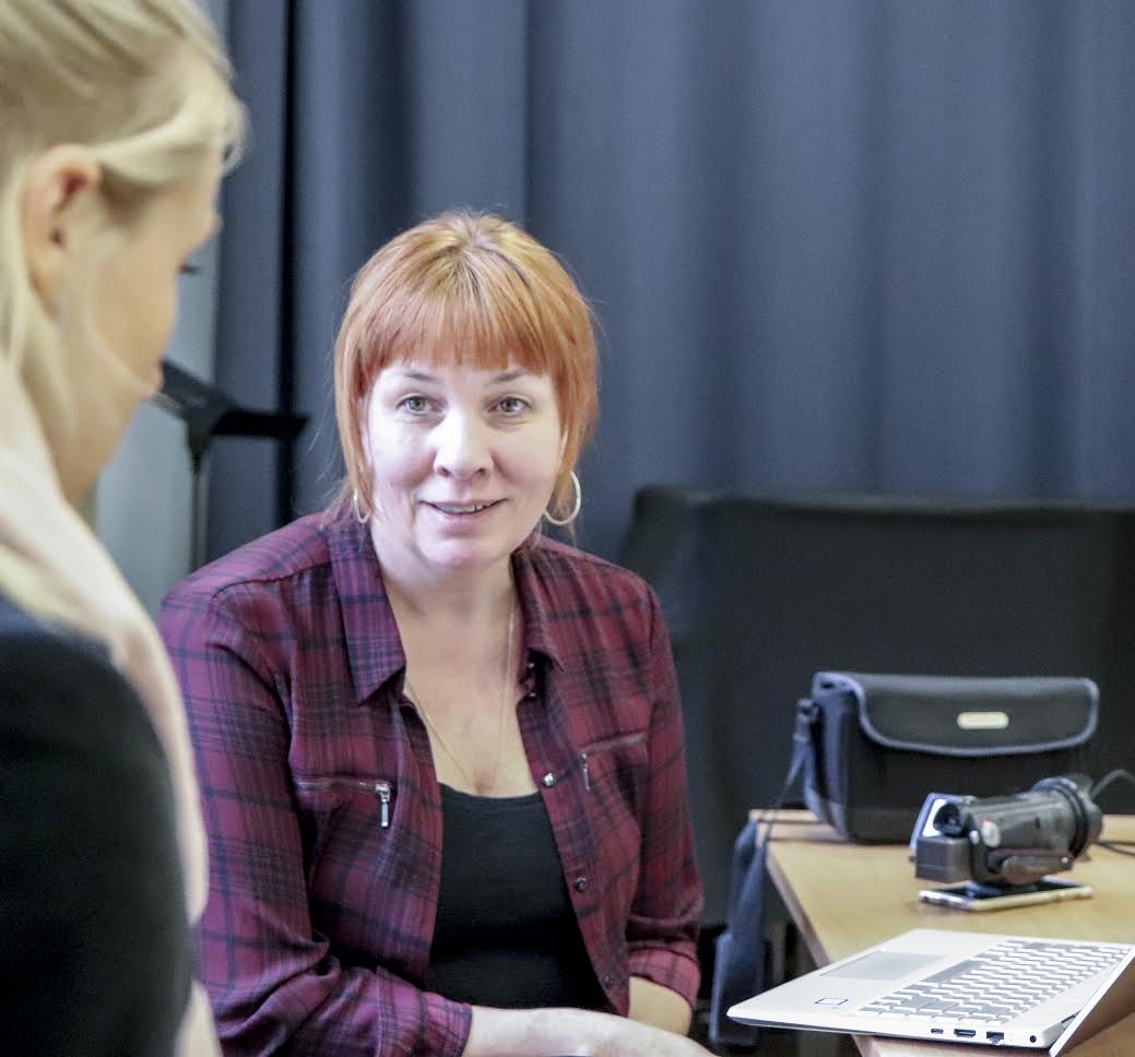 Castingu režissöör Piret Toomvap-Schönberg peab Võru inimesi tagahoidlikeks, sest tema jaoks on alati üllatav, et Võrus tuleb kutse peale vähe inimesi kohale. Filmi „Seltsimees laps” jaoks saadi aga kokku ligi 300 inimest. Foto: AIGAR NAGEL