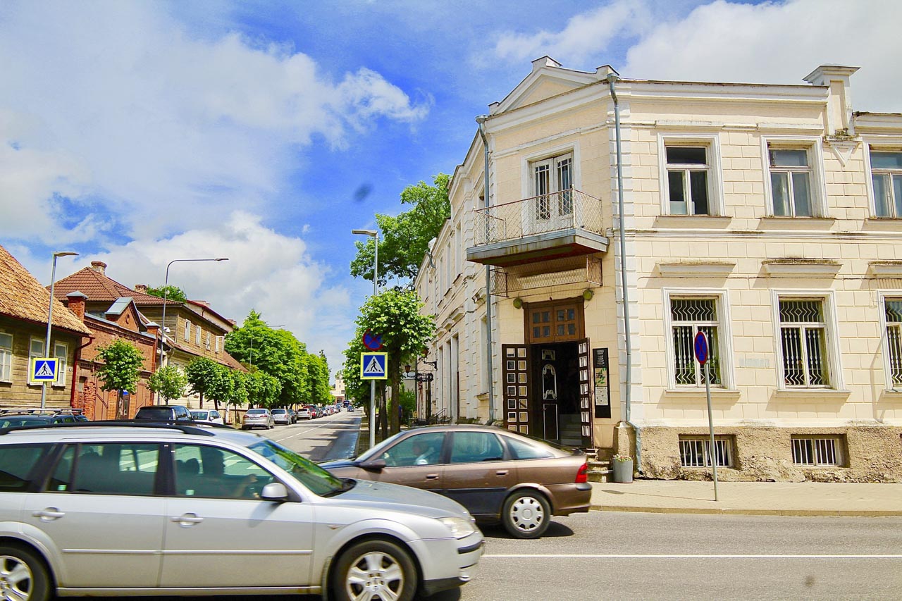 Stedingu maja asub ideaalses kohas - südalinna ja Tamula ranna vahel ning ruumi jätkub nii töö tegijaile kui ka einestajatele. FOTO: Kalev Annom Stedingu maja asub ideaalses kohas - südalinna ja Tamula ranna vahel ning ruumi jätkub nii töö tegijaile kui ka einestajatele. FOTO: Kalev Annom