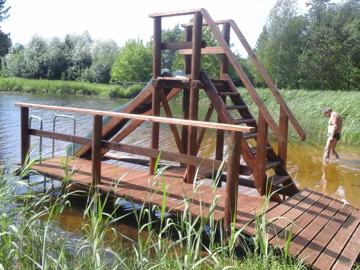 Varstu järve ujumiskoht sai uue liumäe Foto: LIANA ALLAS