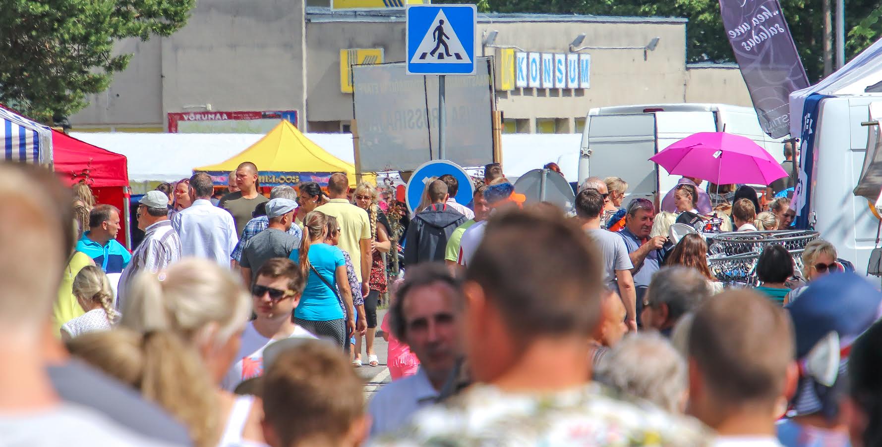 Soe ilm ja melu, mida laat pakub, meelitas kokku rohkelt külastajaid. FOTOD: Aigar Nagel