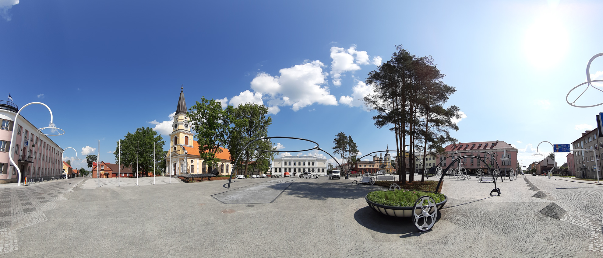 Võru keskväljaku ametlik nimi on Seminari väljak, mis tuleneb ajaloost, kuid enamik linnakodanikke on harjunud uuest väljakust rääkima kui Võru keskväljakust. Foto: AIGAR NAGEL