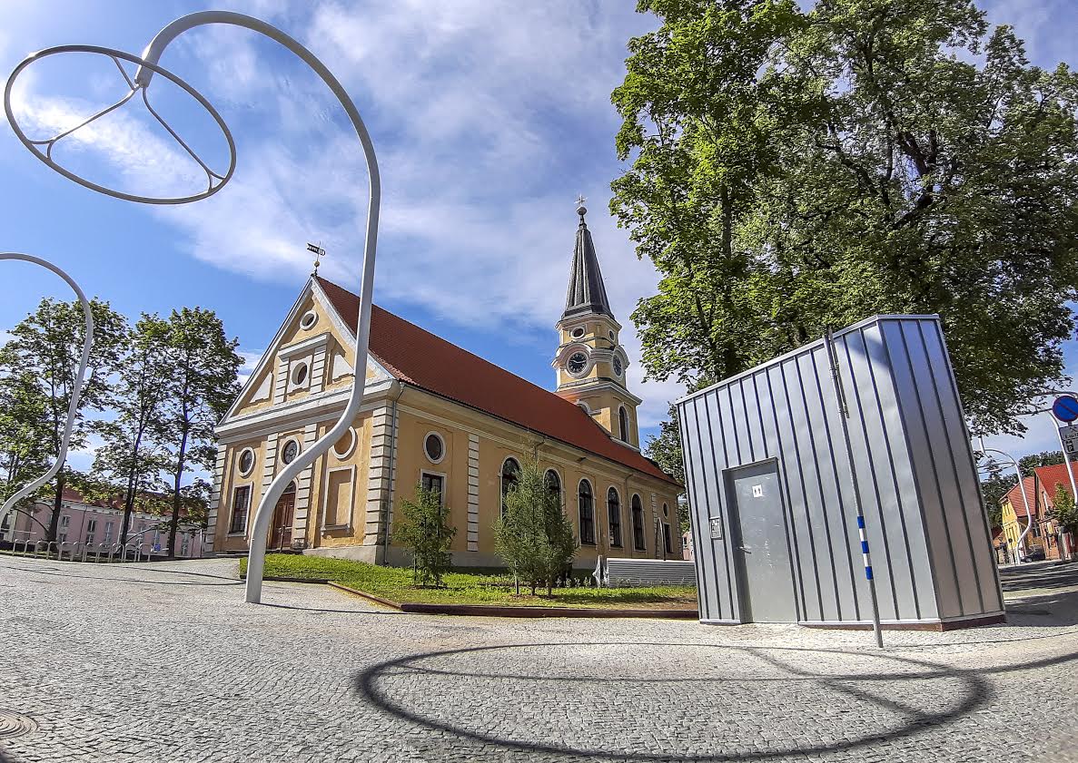 Kaua oodatud avalik WC, mis ootab kõiki Koidula-Seminari tänava nurgal. Püüame seda kasutada heaperemehelikult ning mitte ära lõhkuda ja rikkuda. Fotod: AIGAR NAGEL Kaua oodatud avalik WC, mis ootab kõiki Koidula-Seminari tänava nurgal. Püüame seda kasutada heaperemehelikult ning mitte ära lõhkuda ja rikkuda. Fotod: AIGAR NAGEL