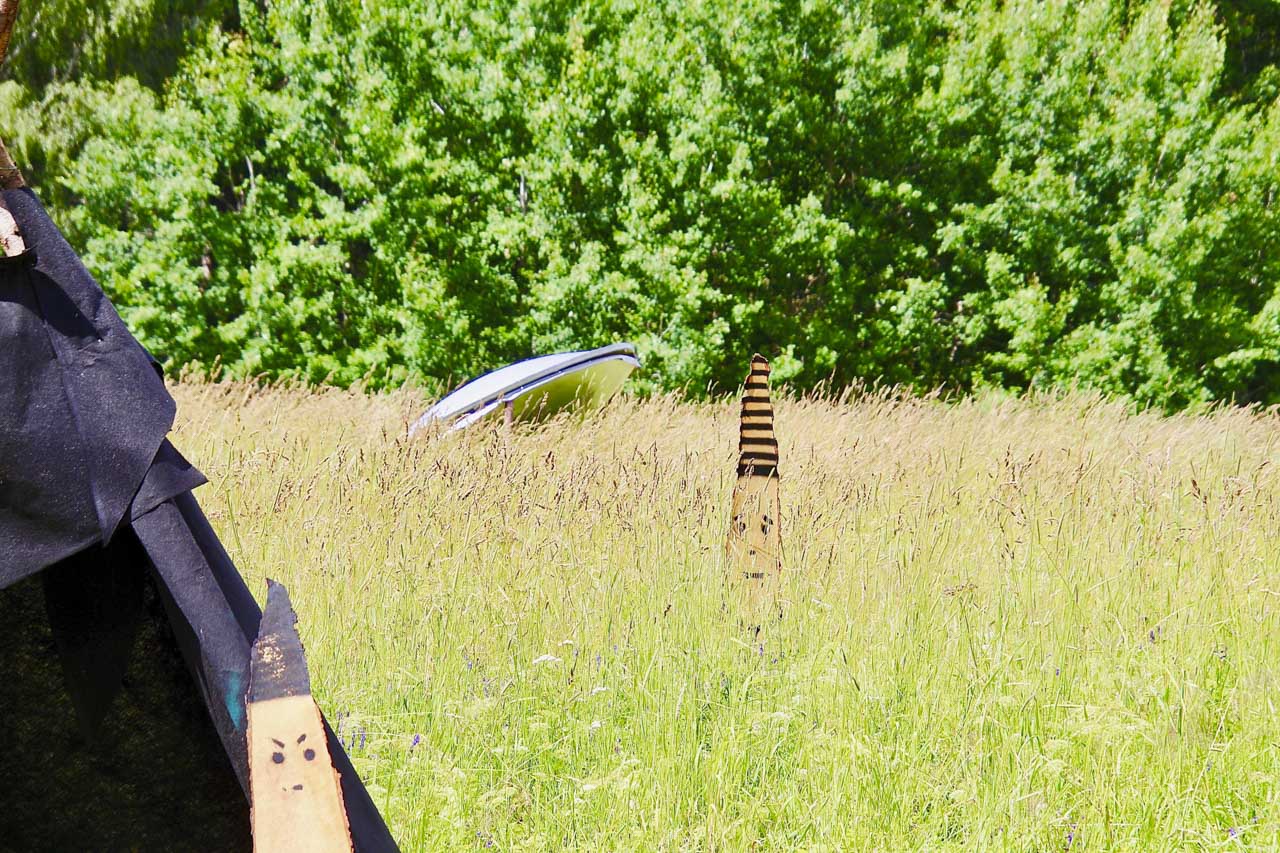 Lendav taldrik neljapäeva pärastlõunal festivaliala põllul. Tähelepanelikumal vaatamisel võib näha lennumasinast väljunud mehikesi, kes  olevat huvi tundnud elektroonilise festivali passi vastu!?