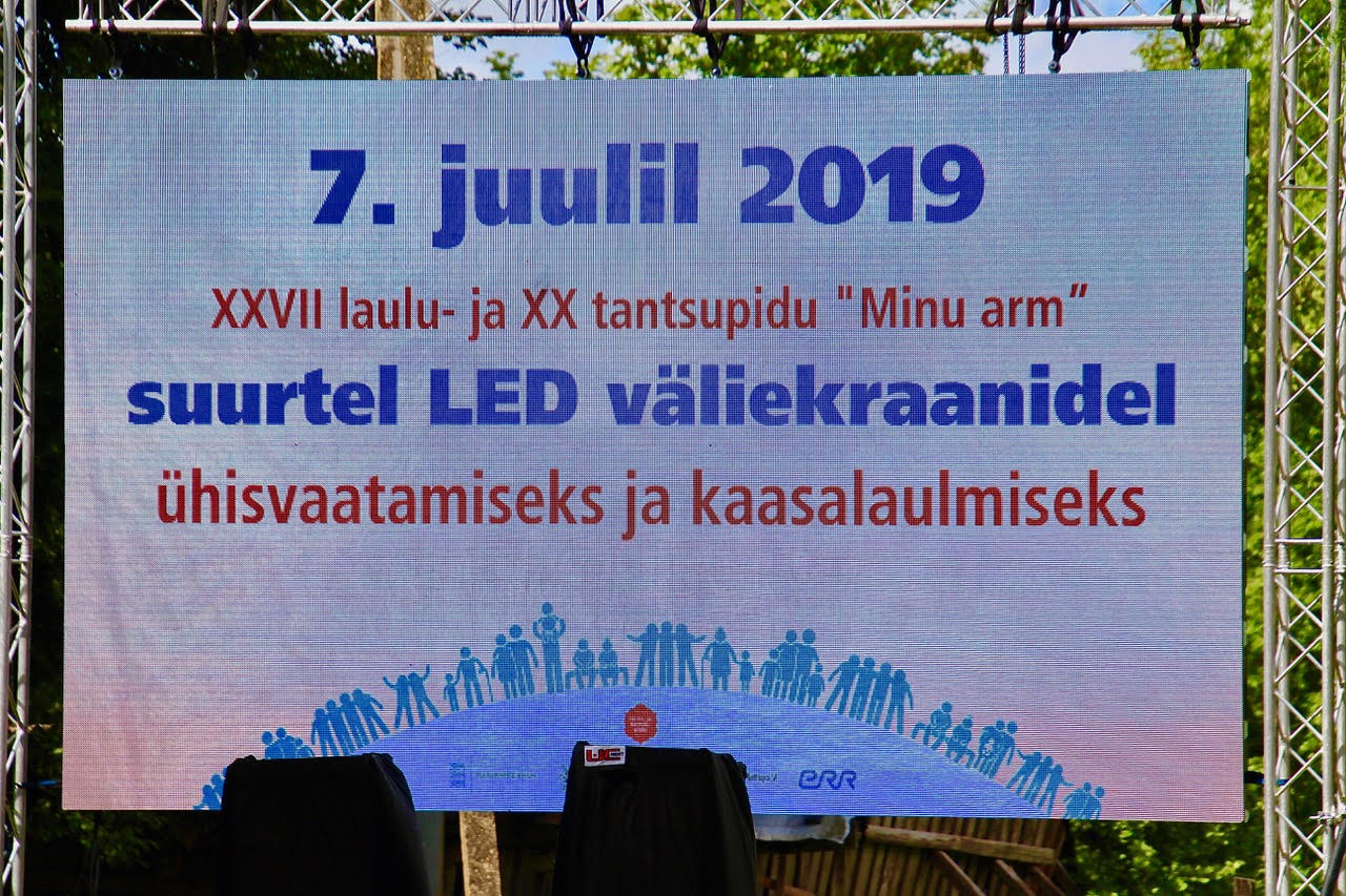 LED-ekraani mõõtmed on 3 x 5 meetrit.