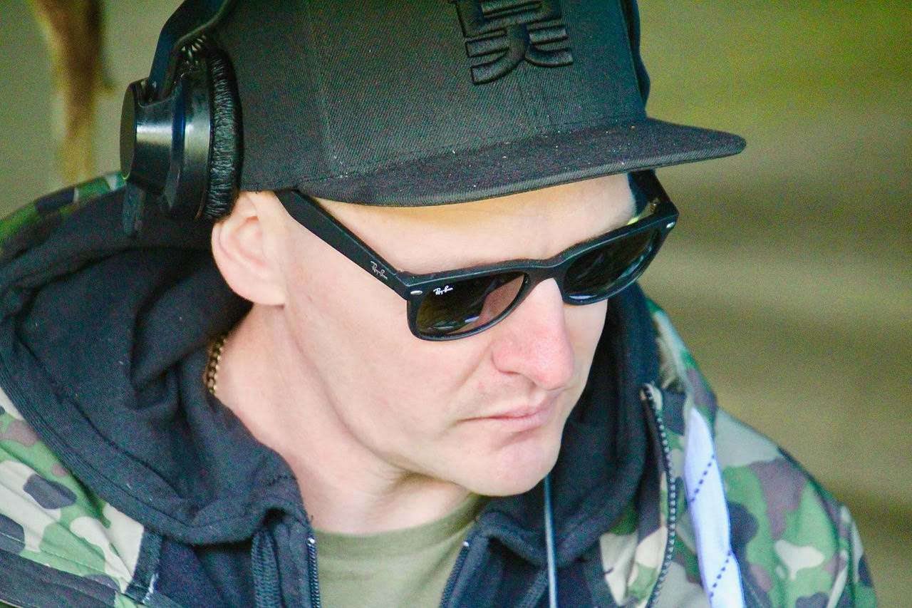 Esimesena alustas võrulane SUKI TRESD, kes tuli äsja Sydnyst ja kohe KÕU pealavale. FOTOD: Kalev Annom