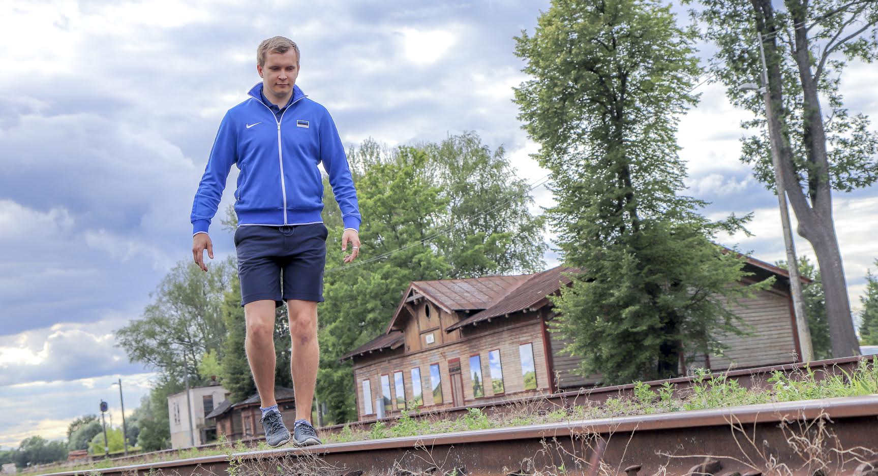 Tarmukas ettevõtja Anti Haugas näeb lagunevas Võru jaamahoones lihvimata pärlit, mille kallal on vaja tööd teha ja see rahvale põnevaks külastuspaigaks muuta. Foto: AIGAR NAGEL