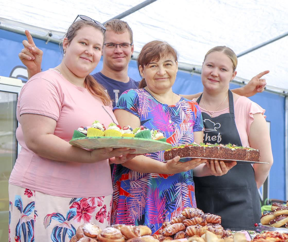 Tamme kohviku perenaine Avely koos oma tugimeeskonnast abilistega. Avely (paremalt), Aire, Agne ja Erlis. Foto: AIGAR NAGEL