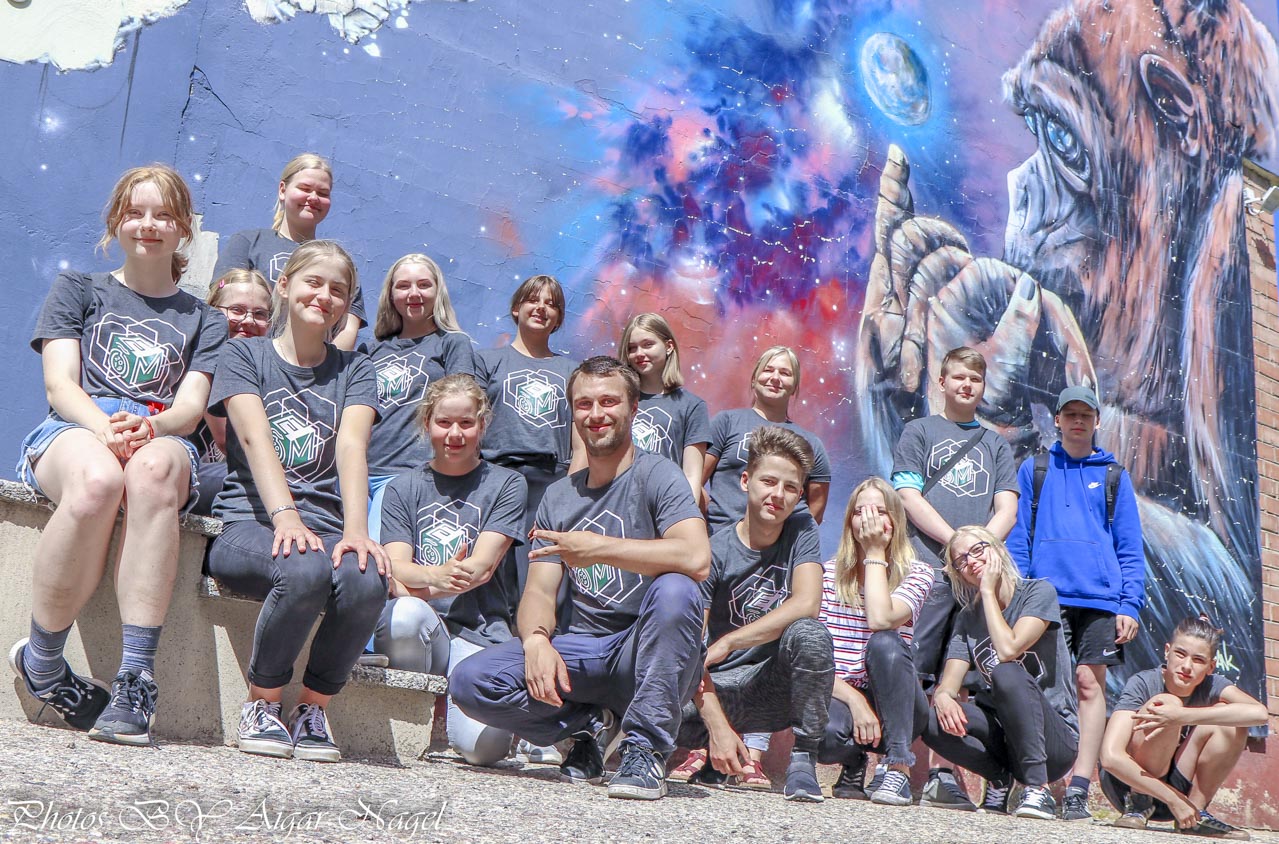 Eile, päikeselisel esmaspäeval alustas tööd Võru õpilasmalev. Foto: AIGAR NAGEL