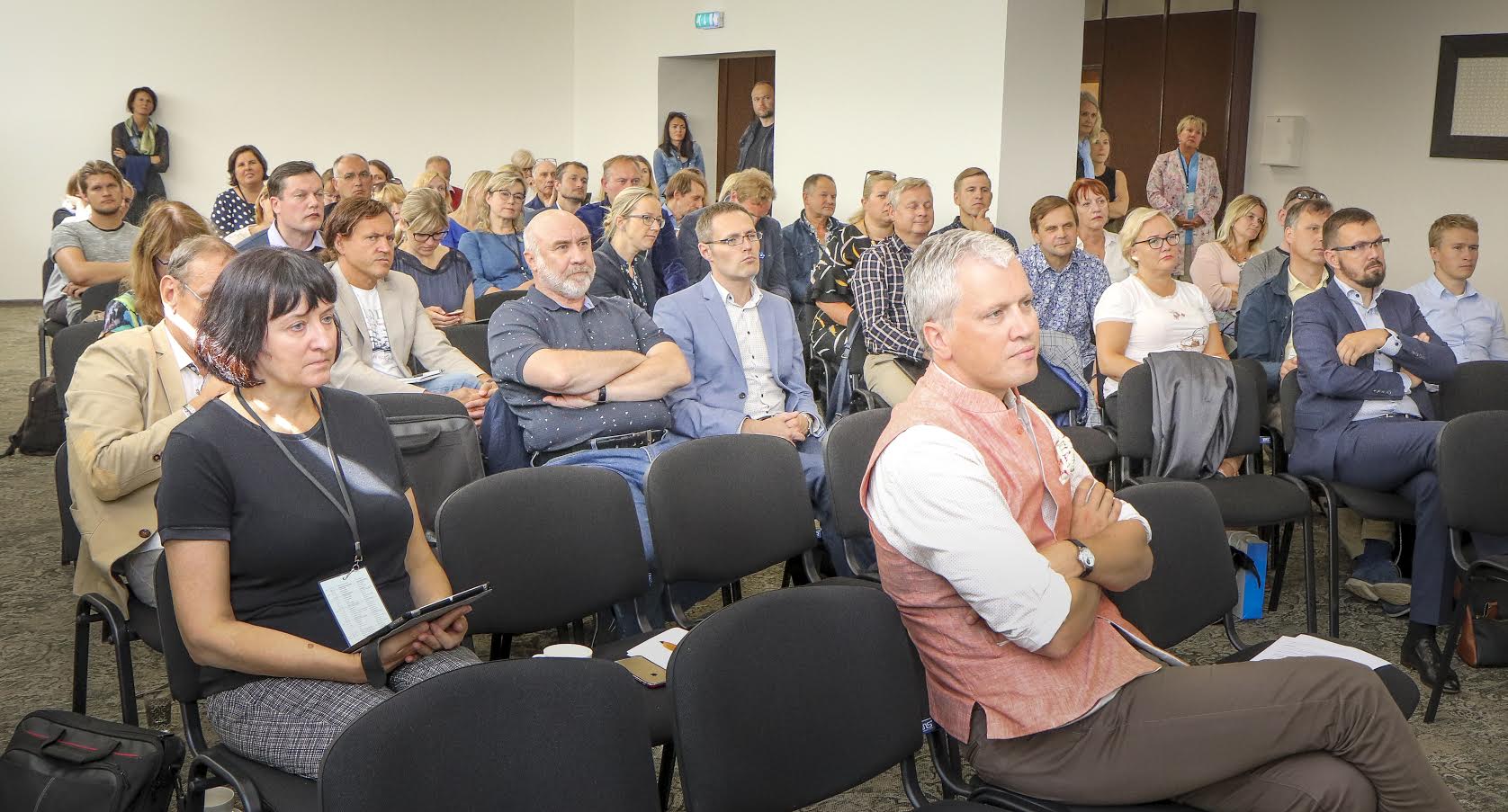 Ametnike välitööde programm tõi alanud nädalal ettevõtlusseminarile kokku ministeeriumide esindajad Kagu-Eesti inimestega. Foto: AIGAR NAGEL